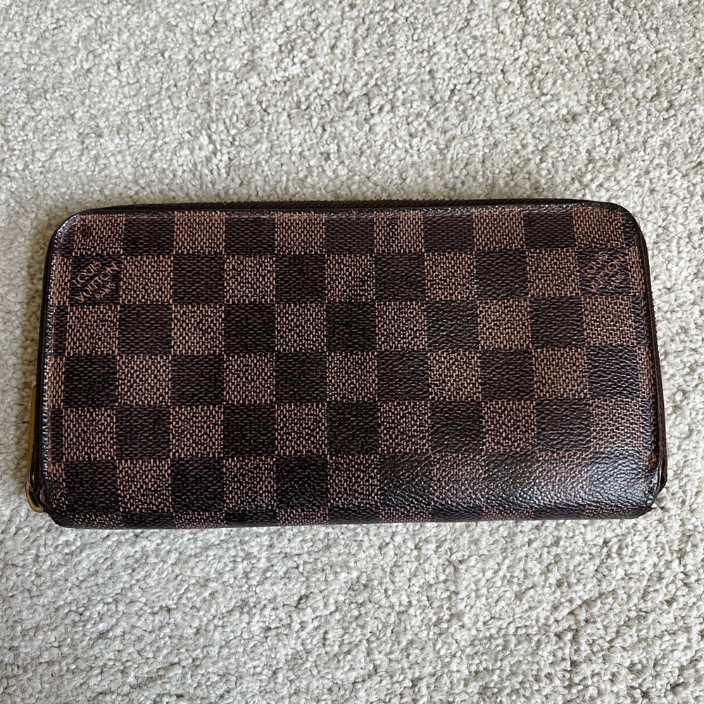 Louis Vuitton long zippy wallet